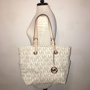 EUC Michael Kors Jet Set monogrammed tote